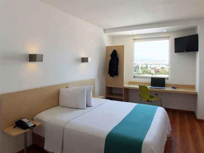 One Queretaro Plaza Galerias Hotel Exterior photo