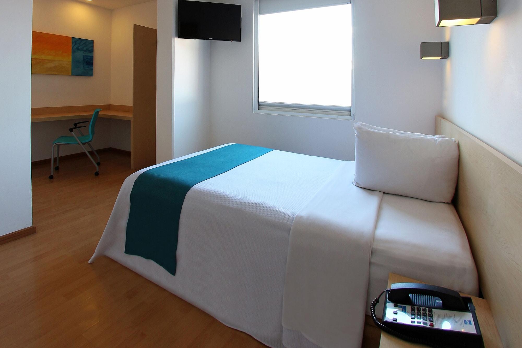One Queretaro Plaza Galerias Hotel Exterior photo