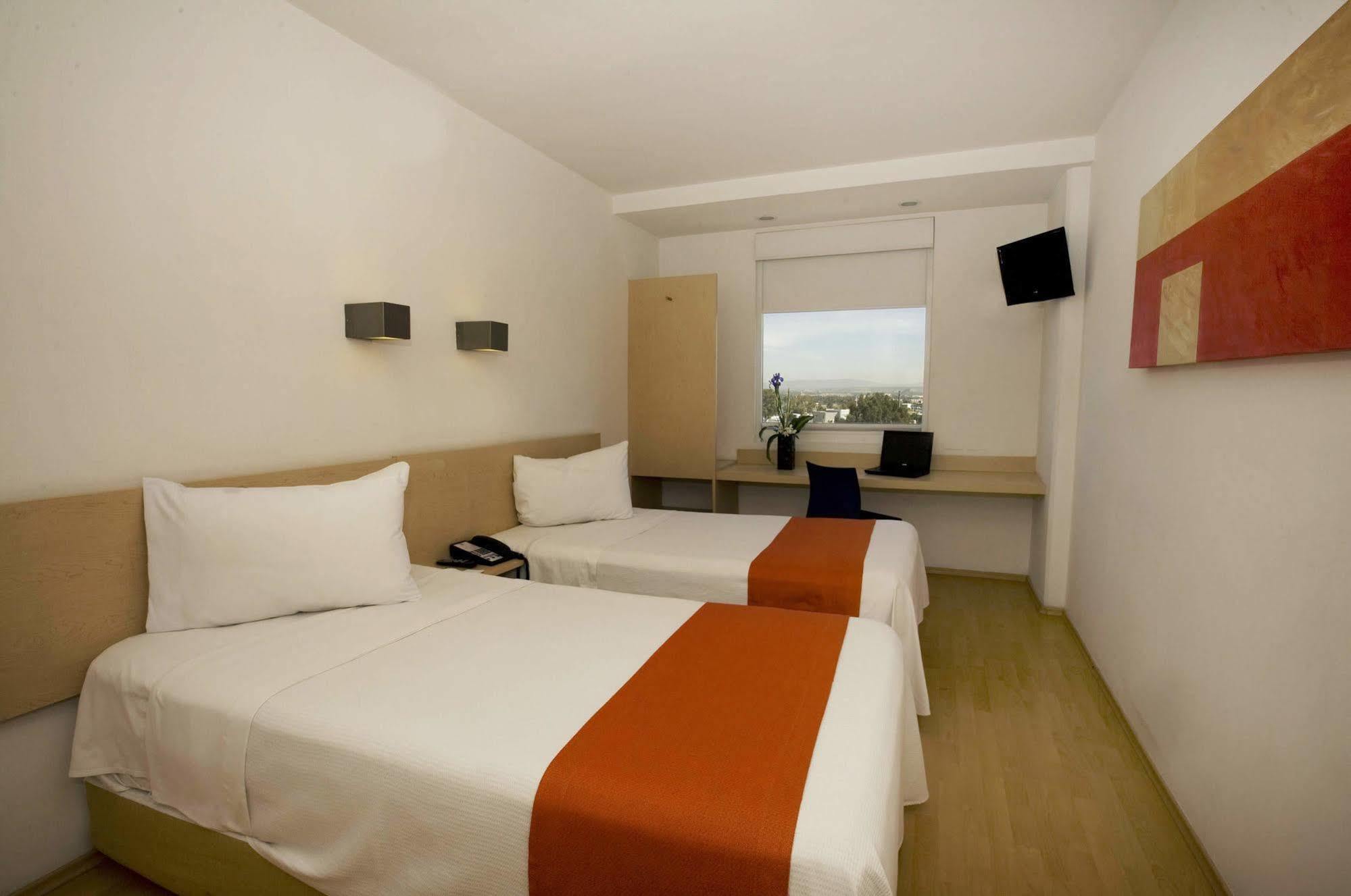 One Queretaro Plaza Galerias Hotel Exterior photo